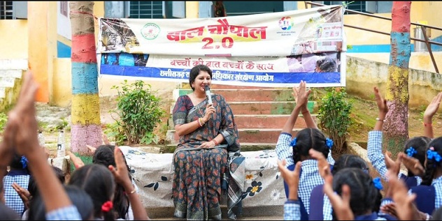 कवर्धा के बैगा अंचल में डॉ. वर्णिका शर्मा ने लगाई बाल चौपाल 2.0, बच्चों से सीधे संवाद कर जानी समस्याएं