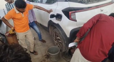 42 लीटर की टंकी में 48 लीटर से ज्यादा पेट्रोल! बिल देखते ही कार मालिक के उड़े होश, पेट्रोल पंप पर मचा हंगामा