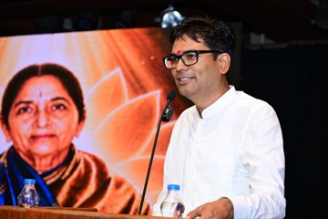 भूपेन हजारिका की जन्मशताब्दी पर रायपुर में गूंजे उनके अमर गीत, लोक भवन में सजी सांस्कृतिक संध्या