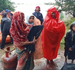 बस्तर में तूफान ‘अर्नब’ का असर : CM साय के निर्देश पर प्रभावित क्षेत्रों में रेस्क्यू अभियान तेज, 350 से अधिक लोगों को राहत शिविर में पहुंचाया