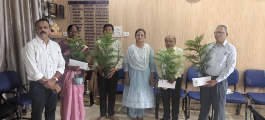 सेवा की कहानी : वर्षों की जिम्मेदारी को सम्मान, पौधे के साथ मिली नई शुरुआत
