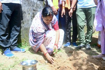’सेवा संकल्प अभियान में जनसंवाद के जरिए जनभागीदारी को बढ़ावा दे रहीं मंत्री श्रीमती लक्ष्मी राजवाड़े’