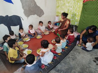 बच्चों के पोषण, देखभाल और शिक्षा का एकीकृत केंद्र बन रहे ‘लइका घर’