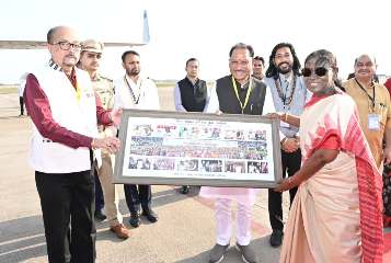 छत्तीसगढ़ प्रवास के पश्चात, राष्ट्रपति श्रीमती द्रौपदी मुर्मु रायपुर से हुईं रवाना
