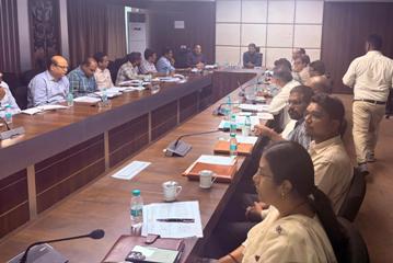मंडल आयुक्त अवनीश कुमार शरण ने की योजना की समीक्षा, शेष आवासों में लिफ्ट, मरम्मत और मूलभूत सुविधाएं दुरुस्त करने के दिए निर्देश