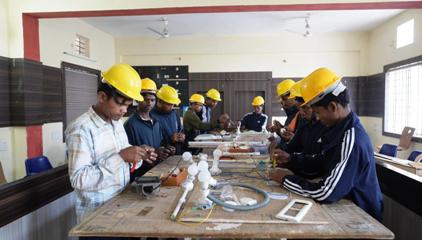 बस्तर संभाग में कौशल विकास के माध्यम से शांति, पुनर्वास और समृद्धि की दिशा में बढ़ रहे कदम